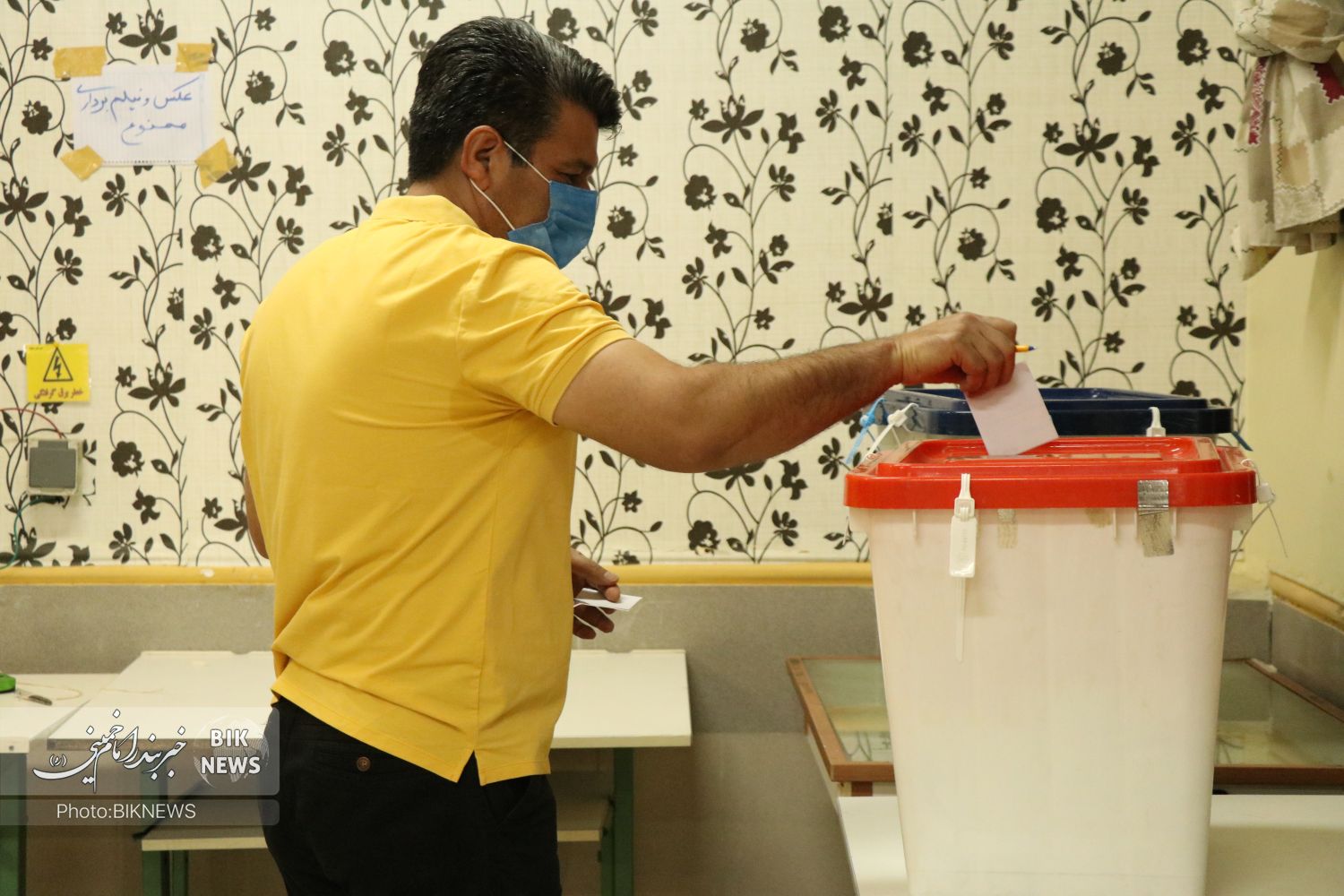 گزارش تصویری | شلوغی شعبه‌های اخذ رای بندر امام خمینی در ساعات پایانی رای گیری