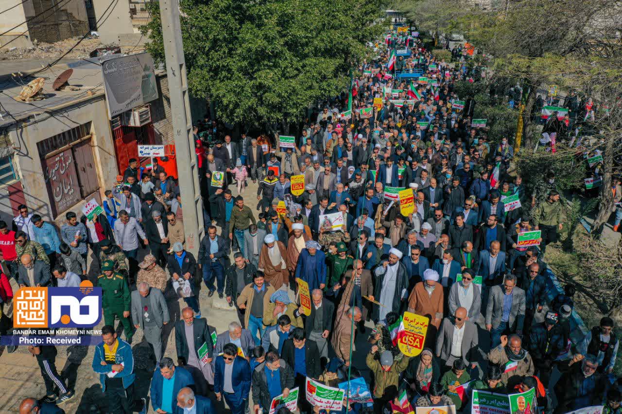 حضور حماسی مردم بندرامام خمینی(ره) در راهپیمایی ۲۲ بهمن به روایت تصویر