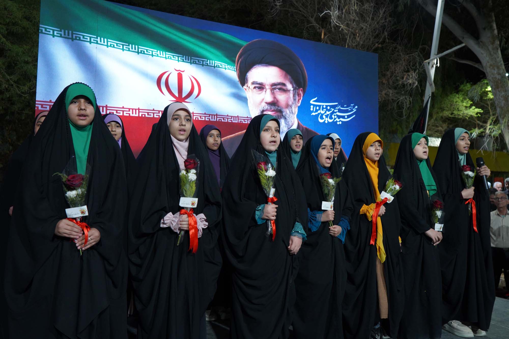 حضور بانوان مسلح جانفدای ایران در بندرامام خمینی(ره)