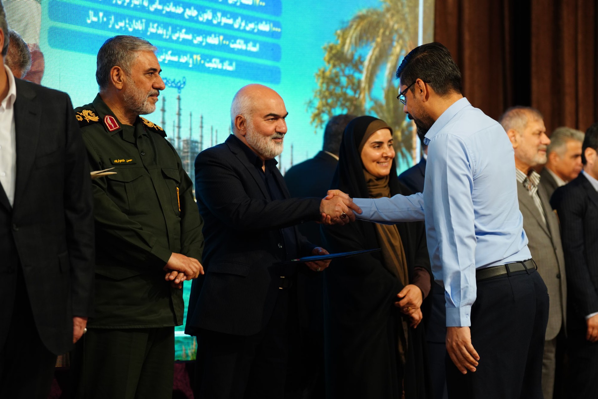 واگذاری هزاران قطعه زمین و اسناد مالکیت در خوزستان